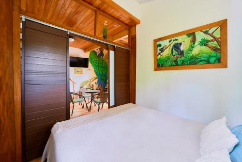 Postel nebo postele na pokoji v ubytování Dragonfly Beachfront Villas-Adult Only