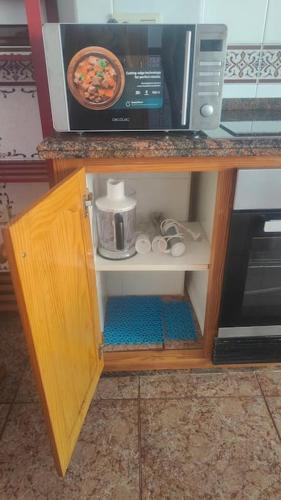 a microwave oven sitting on top of a kitchen counter at Golden Beach in Xeraco