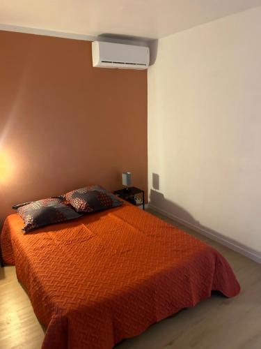 Postel nebo postele na pokoji v ubytování Maison Albi parc Rochegude