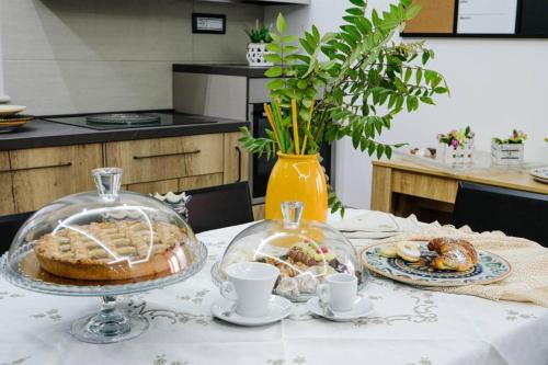 a table with a cake and a plate of food at Domus del Gotha in Mazzarino