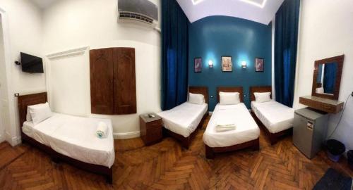 Postel nebo postele na pokoji v ubytování Minerva Grand Hostel Cairo