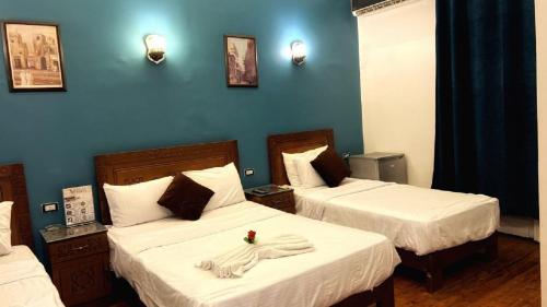 Postel nebo postele na pokoji v ubytování Minerva Grand Hostel Cairo