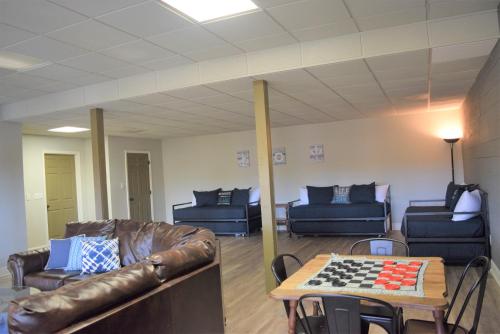 Χώρος καθιστικού στο Gathering Place Big, with Dock, Fiber, and Tankless WH