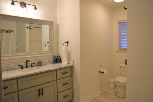 Ένα μπάνιο στο Gathering Place Big, with Dock, Fiber, and Tankless WH