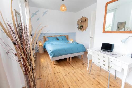 Giường trong phòng chung tại Gevelled, Maison de ville Perros