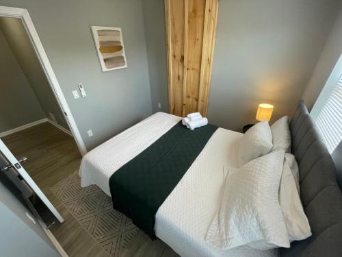 a small bedroom with a bed and a couch at The Yale Townhouse- 2 BR in Columbus