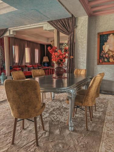 a dining room with a table and chairs at Domaine Golfique Lamrah - 10 Suites in Marrakech