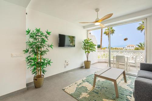 Modern Renovated Apartment with Terrace in Playa de las Americas