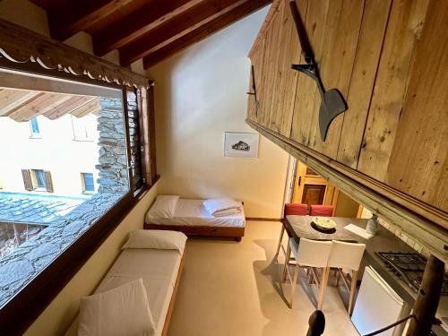 a room with a couch and a bed and a window at Maison Rosset agriturismo, camere, APPARTAMENTI e spa in Valle d'Aosta in Nus