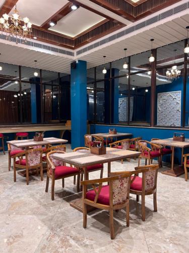 Ruang duduk di Hotel Rajmahal Roorkee