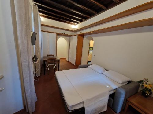 Simple life in Rome