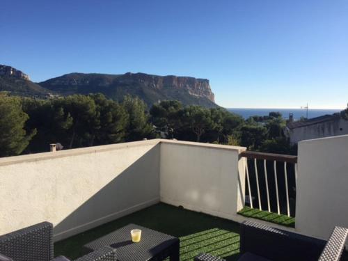 a balcony with a view of a mountain at Villa W in Cassis