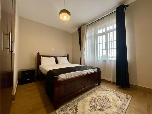 Katil atau katil-katil dalam bilik di Executive 3-Bed Apartment in Kitusuru Nairobi