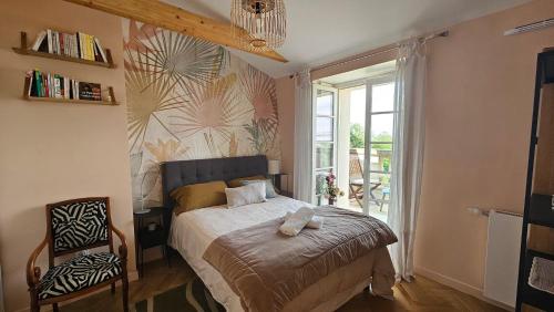 Postel nebo postele na pokoji v ubytování Le toit chic à 15 mn Paris Centre