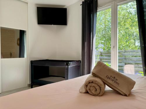a teddy bear sitting on top of a bed at La villa des Épicuriens - Arès - Bassin d'Arcachon in Arès