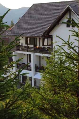 Pemandangan gunung umum atau pemandangan gunung yang diambil dari resort