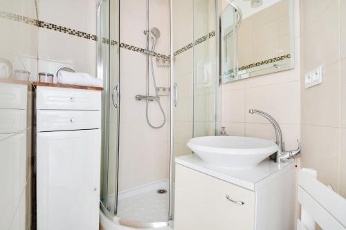 GuestReady - Neat stay near the wall of Love