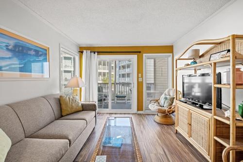 TV a/nebo společenská místnost v ubytování Pelicans Watch 211