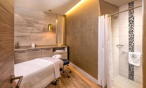 Ένα μπάνιο στο Beautiful Resort in Clearwater Beach - 1BD