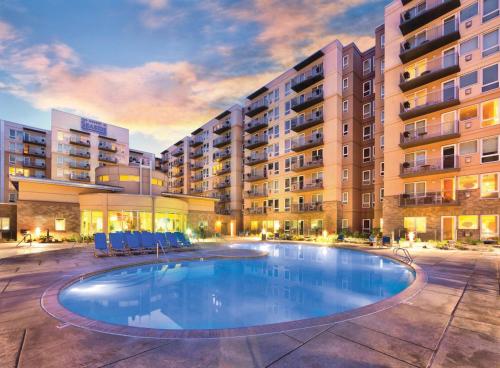 a large swimming pool in front of a building at Worldmark Seaside Condo 2BD in Seaside