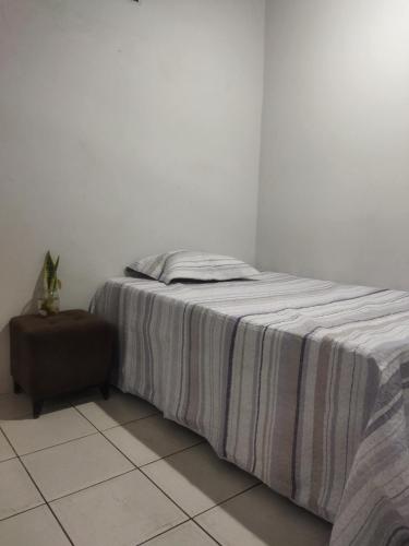 Postel nebo postele na pokoji v ubytování Quarto Casal com Ar no Centro