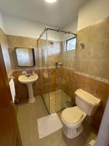 Un baño de finca turística DanuBio Alojamiento Rural Pereira Risaralda