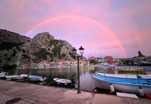 Omis apartment - near beach and town center, ground floor with small garden