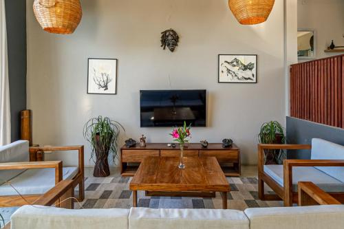 a living room with a couch and a table at Naara Eco Lodge & Spa in Chidenguele