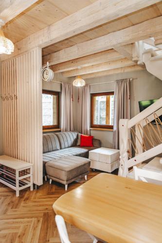 Un lugar para sentarse en Skrzaci zakątek - domek z prywatną balią z jacuzzi