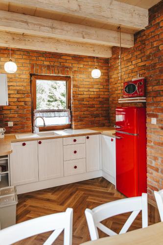 Una cocina o cocineta en Skrzaci zakątek - domek z prywatną balią z jacuzzi