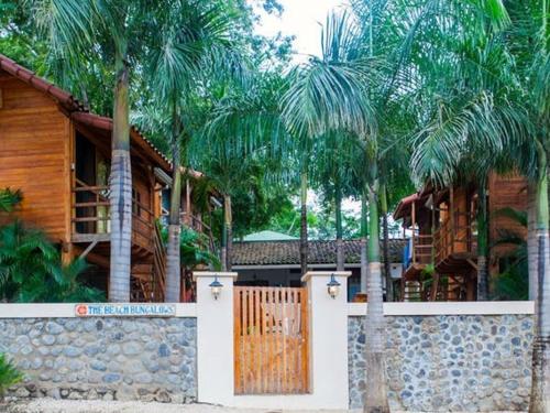 Сад в The Beach Bungalows Tamarindo- Adults Only