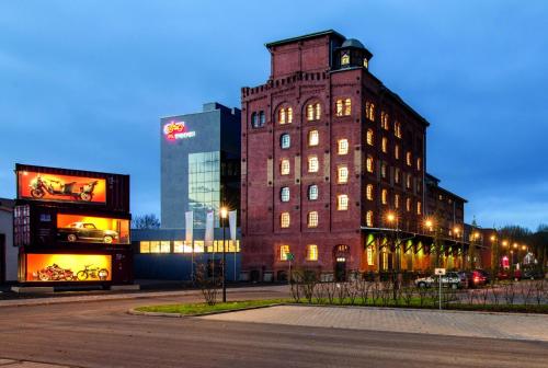 a building with a clock tower on the side of a street at Hotel FREIgeist Einbeck BW Signature Collection in Einbeck