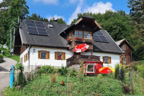 a house with solar panels on the roof at Ferienhaus Beringer am Kallbach in Traunkirchen