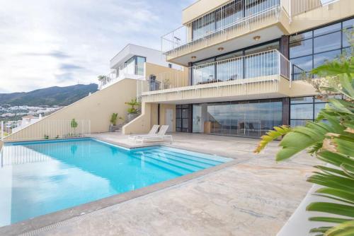 New, spacious villa with amazing views