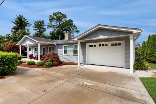 Fotografie z fotogalerie ubytování Lake Time Retreat v destinaci Dandridge