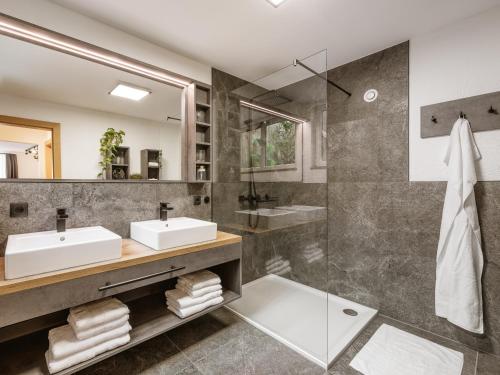 Bilik mandi di Alpenapartments
