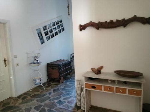a room with a counter and a sink in a room at Quinta de Canelas in Torre de Moncorvo