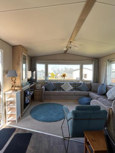 a living room with a couch and a tv at Seagulls Rest in Newport