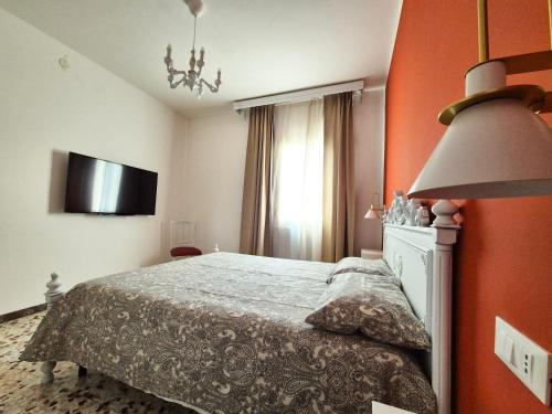 a bedroom with a bed and a lamp and a television at La casa di Athina in Celano
