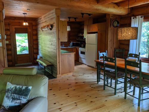 Una cocina o cocineta en Tremblant Mountain Chalets