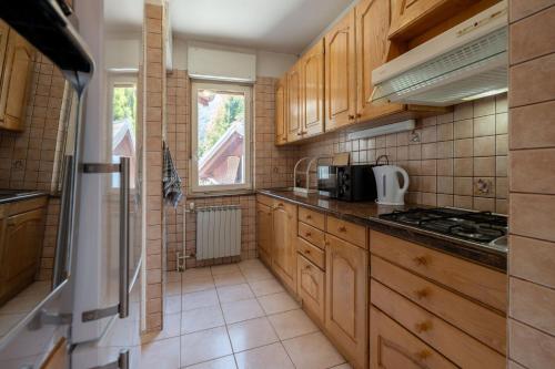 Apartmaji Loretaにあるキッチンまたは簡易キッチン