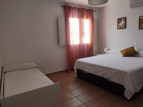 Ένα ή περισσότερα κρεβάτια σε δωμάτιο στο Apartamento San Miguel con solarium y barbacoa