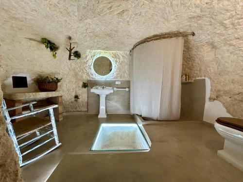 Ένα μπάνιο στο Authentic Cave House with Views - Cova L'Aljub