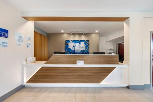 a view of a waiting area of a dental office at Holiday Inn Express White House by IHG in White House