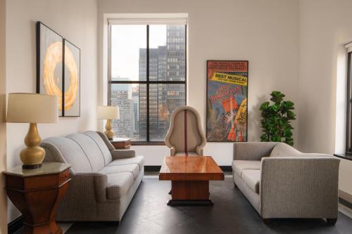 The Manhattan Club Image