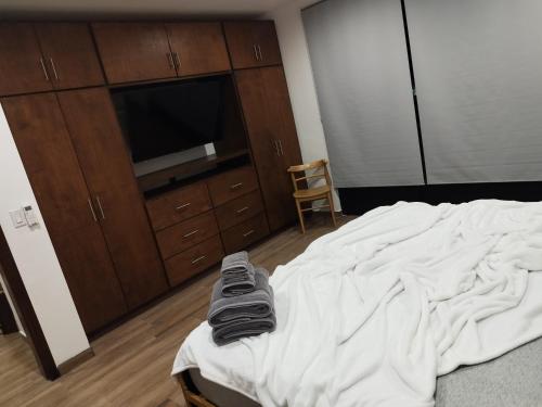 Postel nebo postele na pokoji v ubytování Spacious TJ Beach Home With Private Heated Pool Free Late Check Out