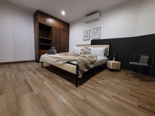 Postel nebo postele na pokoji v ubytování Spacious TJ Beach Home With Private Heated Pool Free Late Check Out