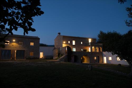 an estate at night with the lights on at Loft de diseño en Masía Rural, Cantallops, Girona in Cantallops