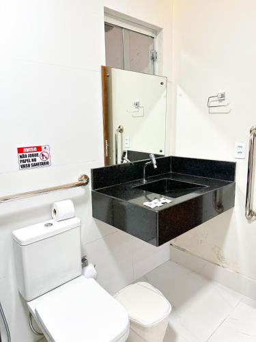 Bilik mandi di Hotel Barruada