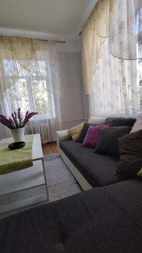 Ruang duduk di Keskallee Apartment